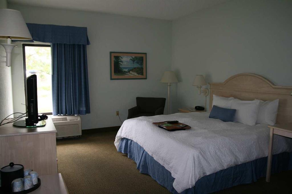 Hampton Inn Naples - I-75 Номер фото